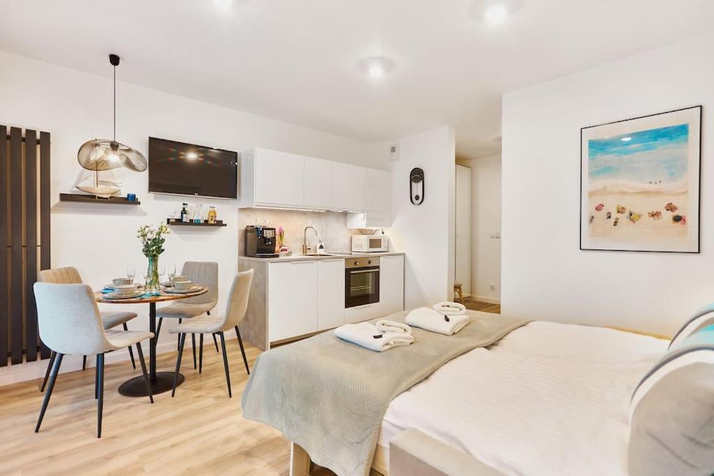 Golden Hour Apartments- Plac Slowianski 26 Свиноуйсьце Экстерьер фото