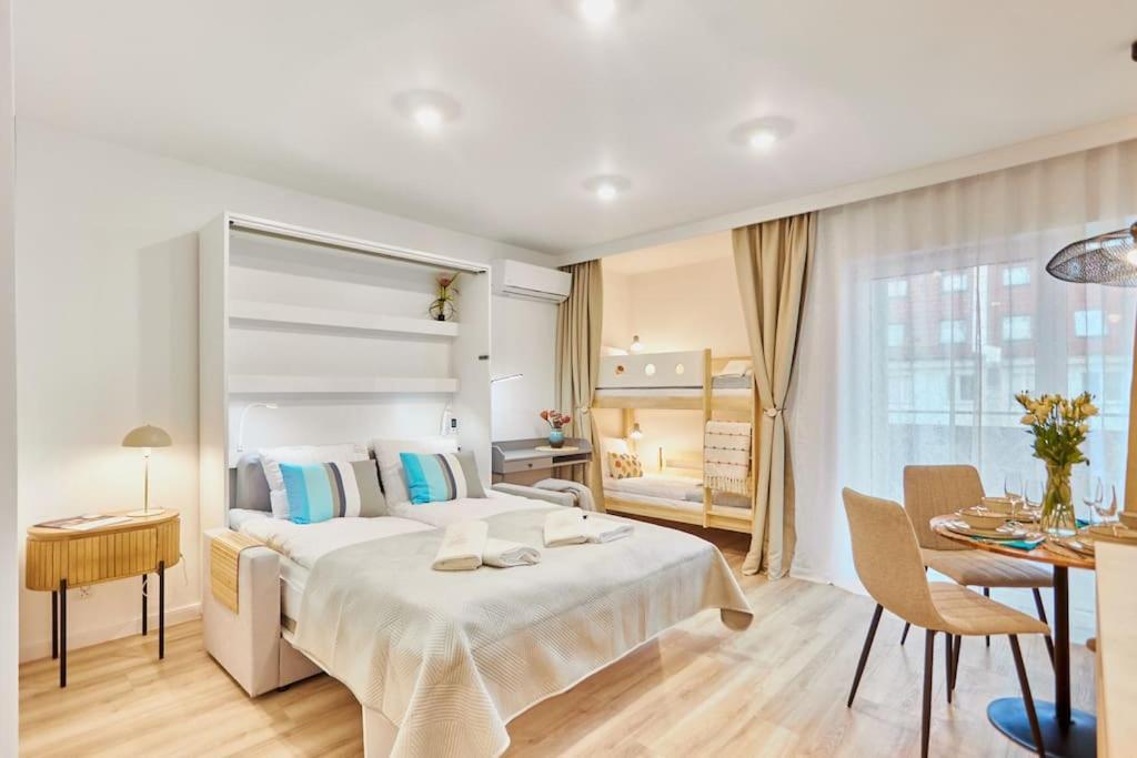Golden Hour Apartments- Plac Slowianski 26 Свиноуйсьце Экстерьер фото